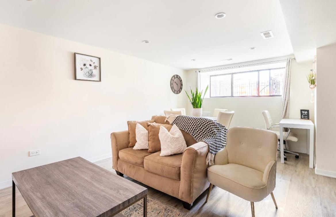 Cozy 2 Brm Apartment Mins Away From United Center شيكاغو المظهر الخارجي الصورة