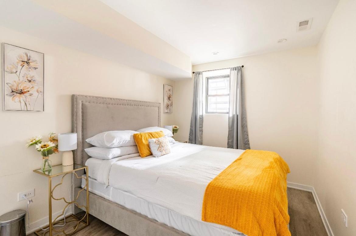 Cozy 2 Brm Apartment Mins Away From United Center شيكاغو المظهر الخارجي الصورة